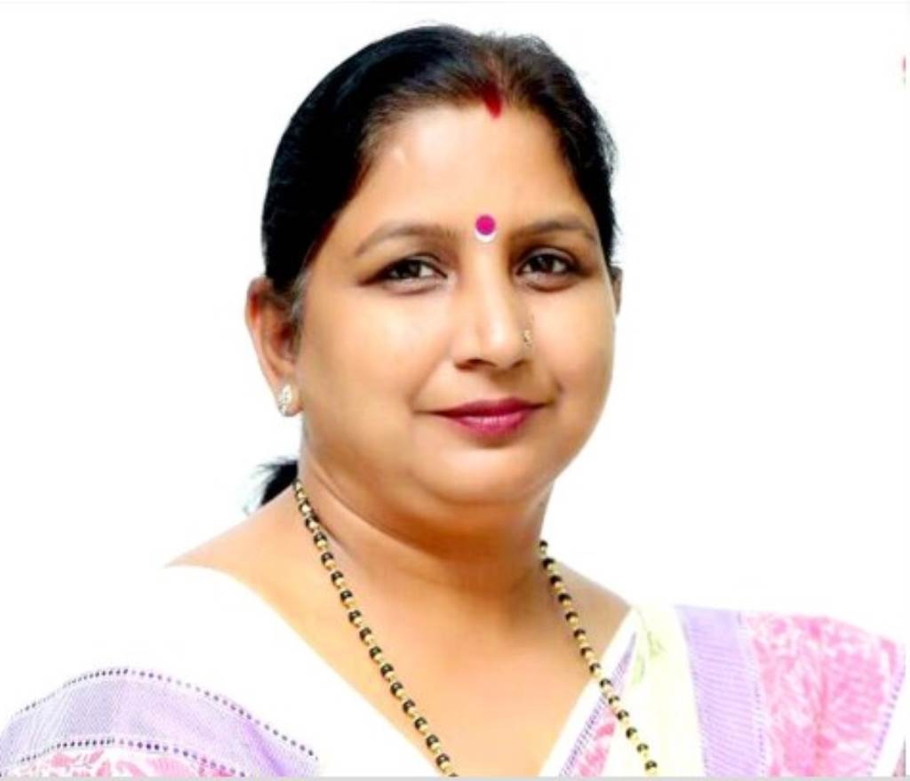 Names can be registered on birth certificates even after 15 years applications must be made offline at the Municipal Corporation office Renu Bala Gupta Mayor